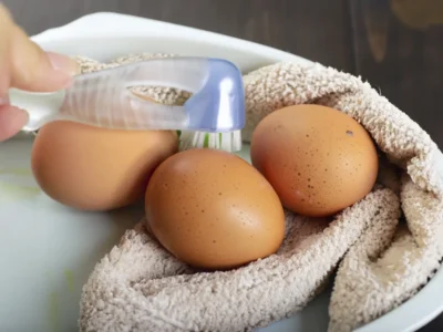 Cómo limpiar huevos correctamente: Trucos y consejos
