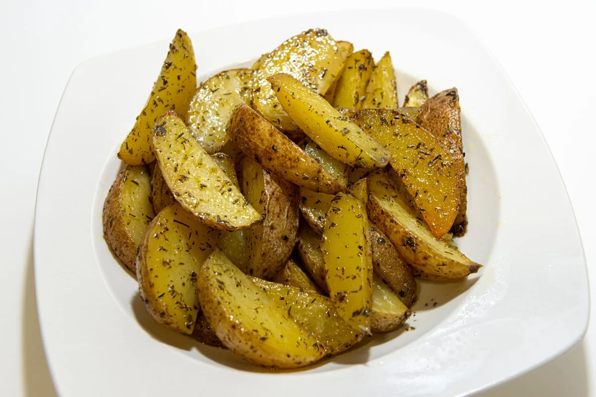 Gajos de patatas al horno