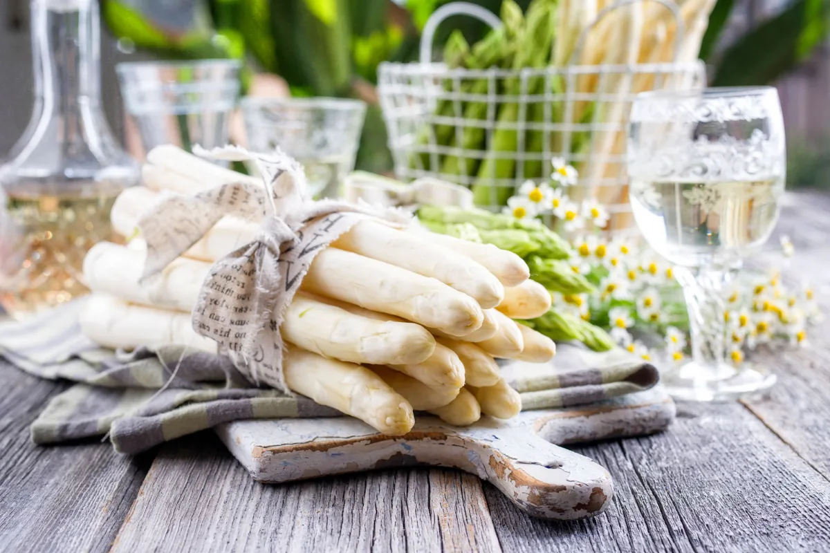 Como pelar y cocer espárragos blancos
