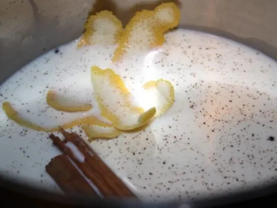 Crema catalana con piña y almíbar