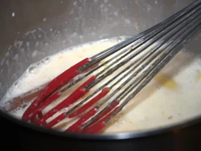 Crema catalana con piña y almíbar