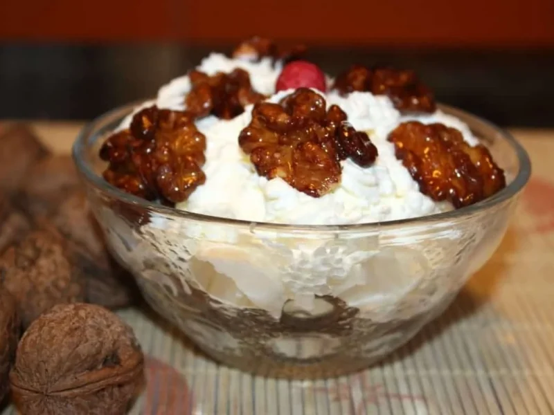 Nueces caramelizadas con nata