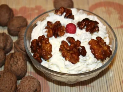 Nueces caramelizadas con nata