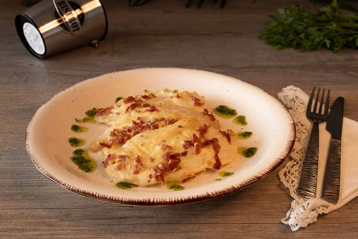 Pechugas gratinadas con Bechamel y jamón