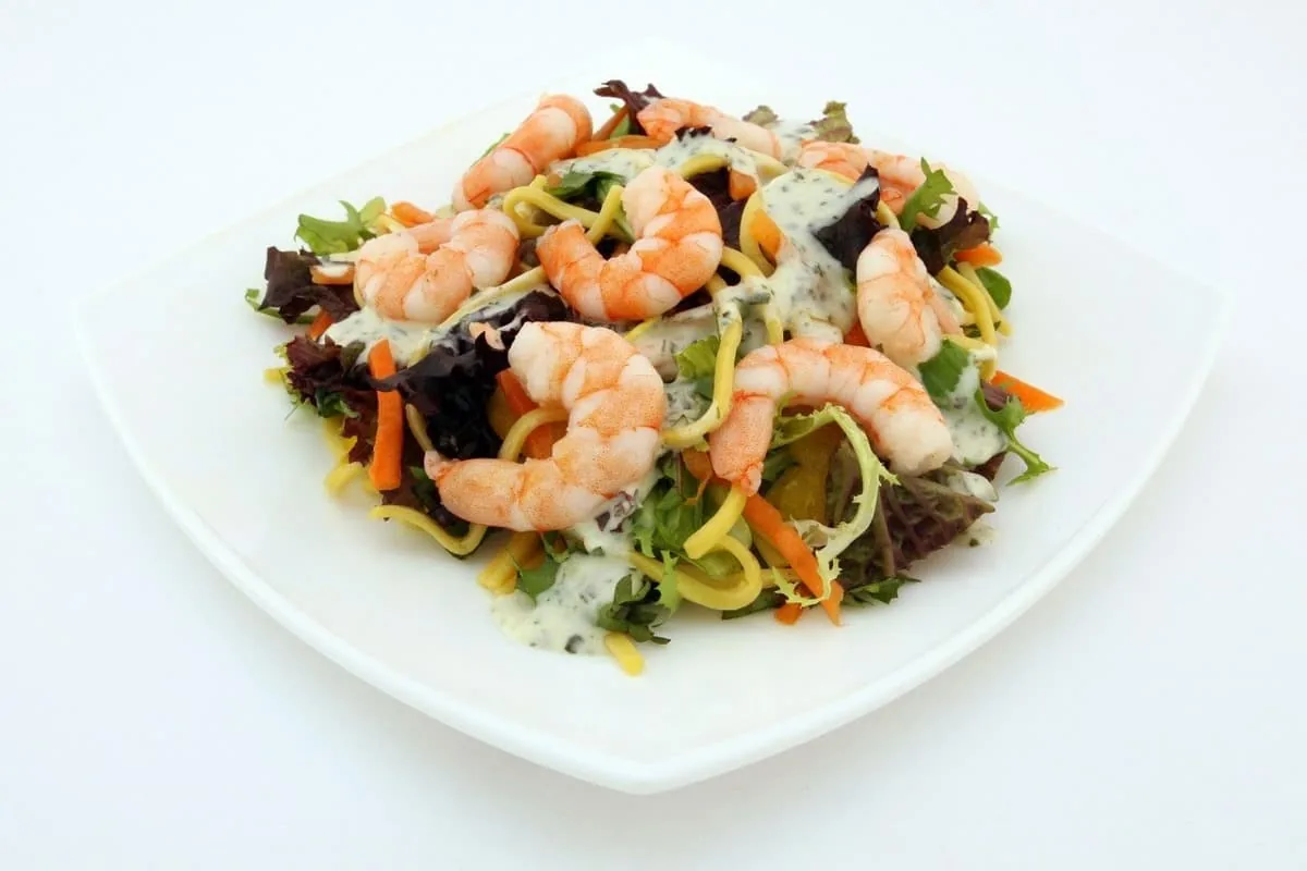 Ensalada con salsa tártara