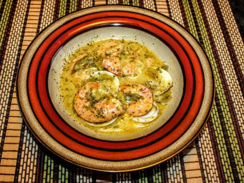 Gambas con almejas al coñac