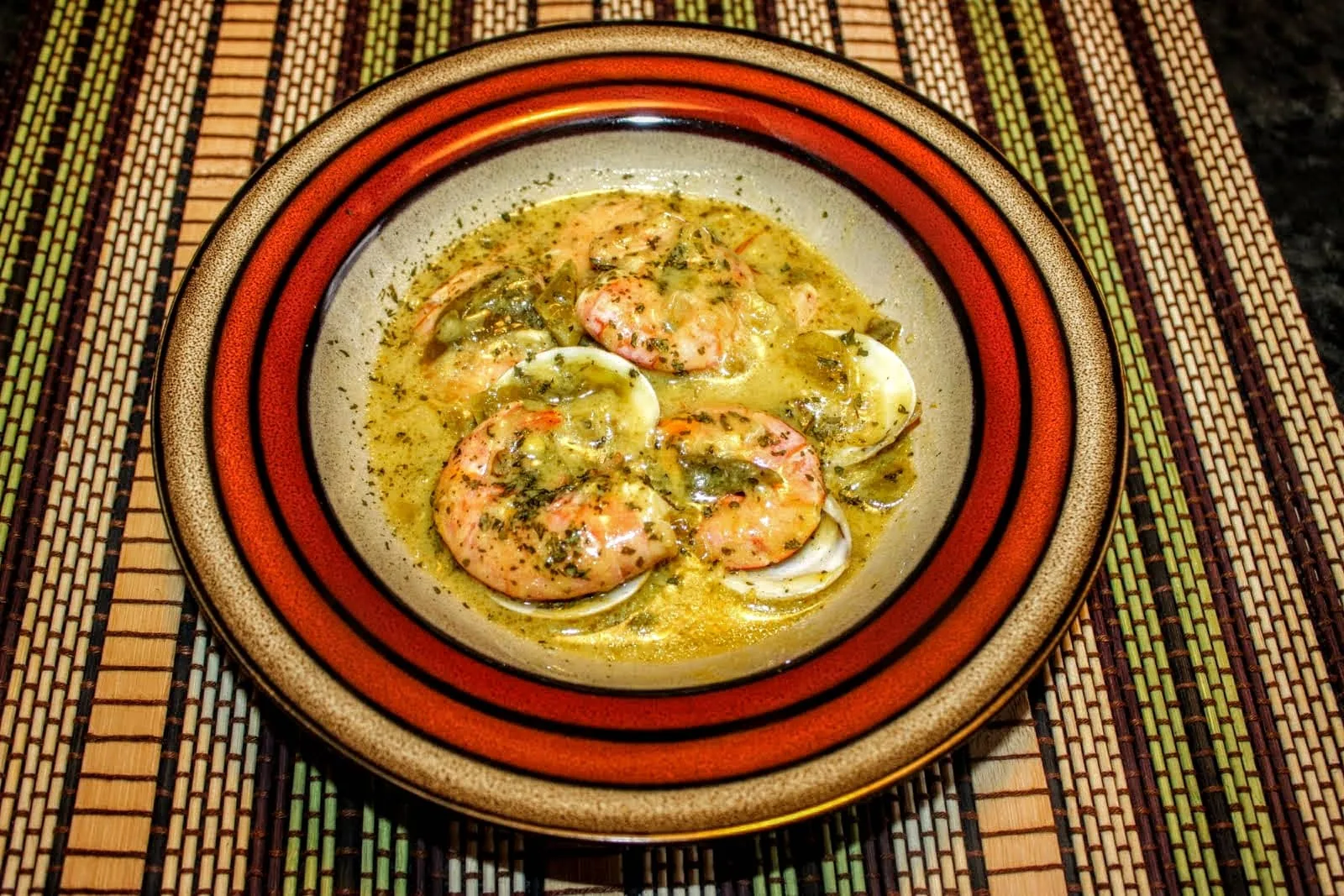 Gambas con almejas al coñac