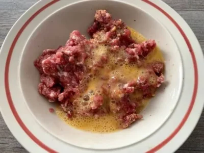 Pimientos verdes rellenos en salsa