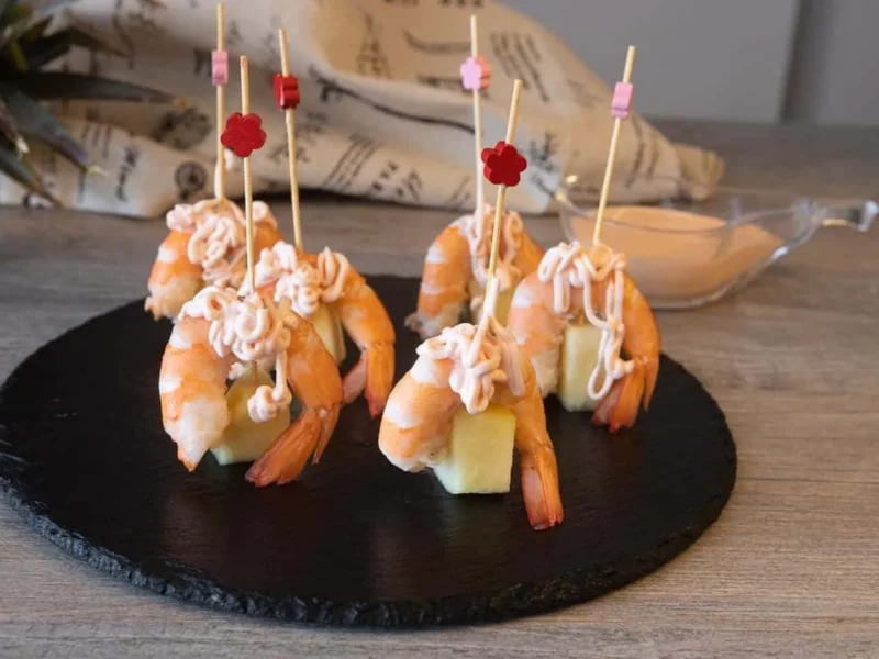 Pinchos de gambas con piña