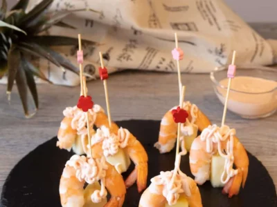 Pinchos de gambas con piña