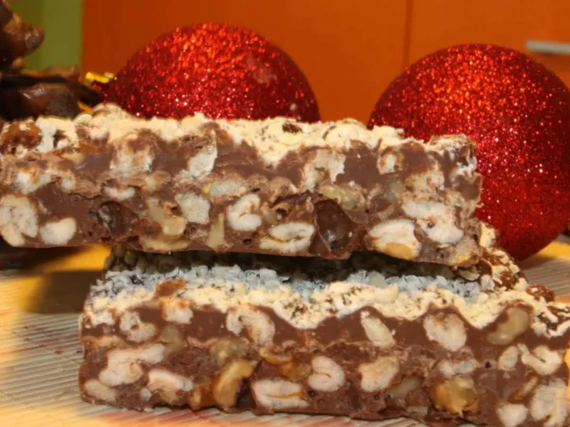 Turrón de cereales nueces chocolate y naranja
