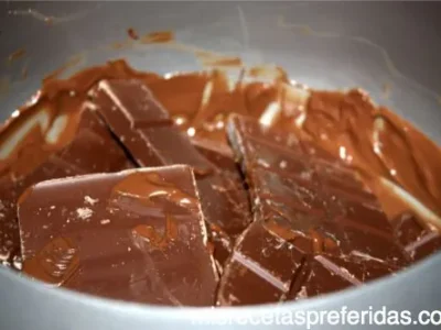 Turrón de cereales nueces chocolate y naranja
