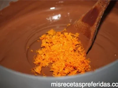 Turrón de cereales nueces chocolate y naranja