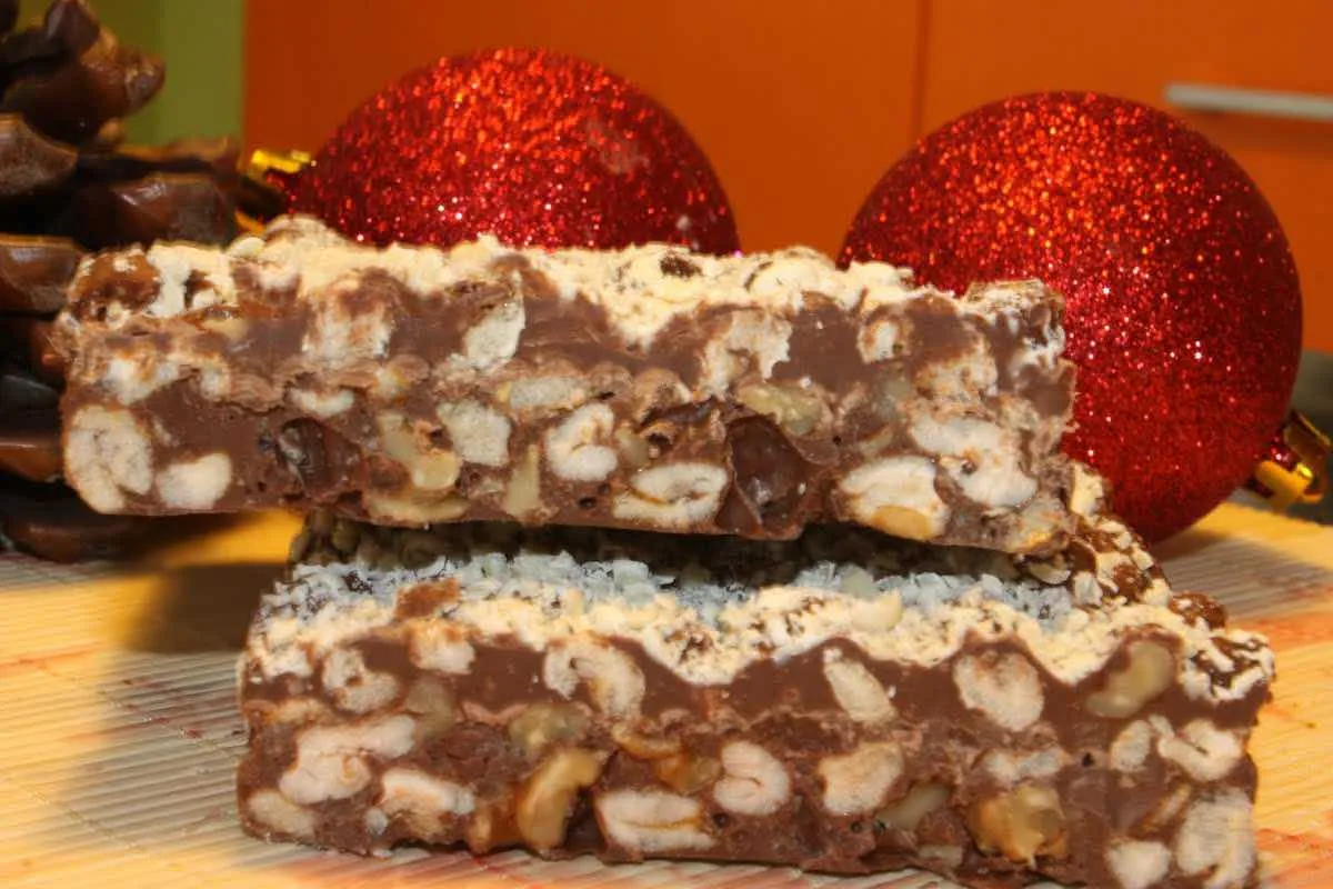 Turrón de cereales nueces chocolate y naranja