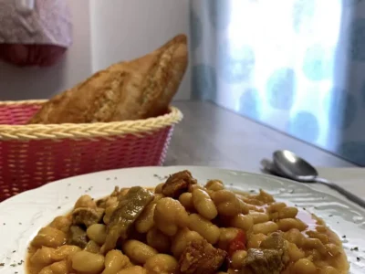Alubias con garbanzos carne y chorizo