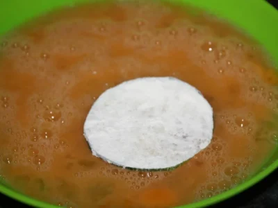 Calabacín relleno de quesos y york