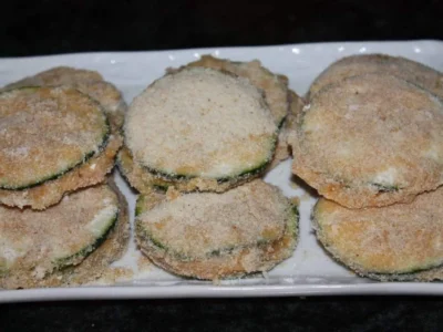 Calabacín relleno de quesos y york
