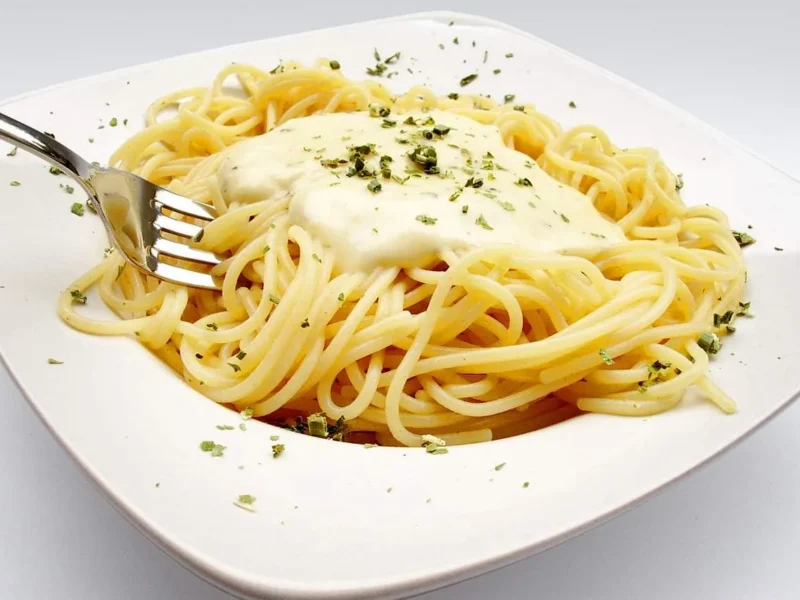 Espaguetis con crema de yogur
