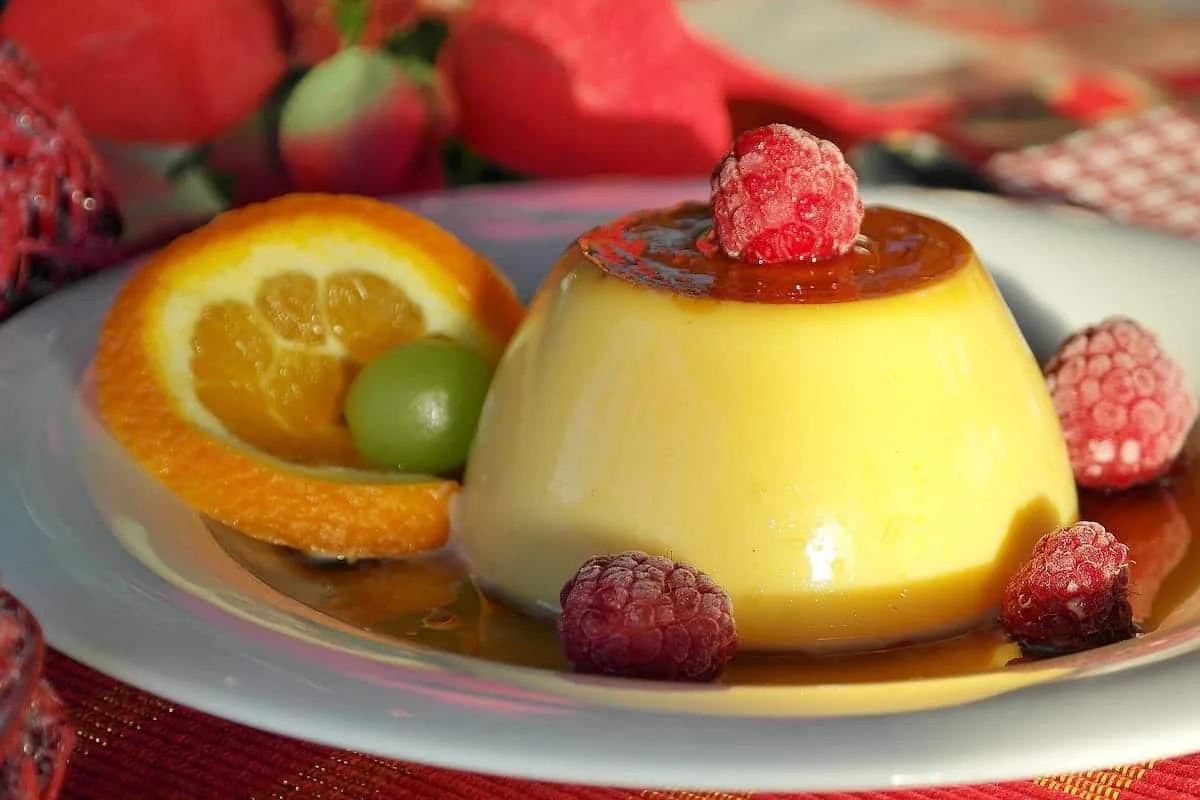 Flan de naranja con bizcocho