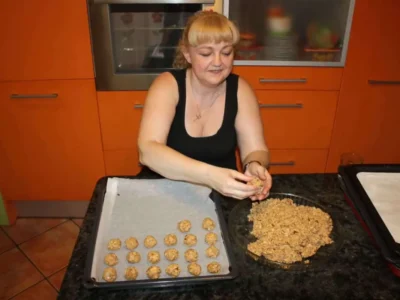 Bombones dos chocolates con galletas y nueces