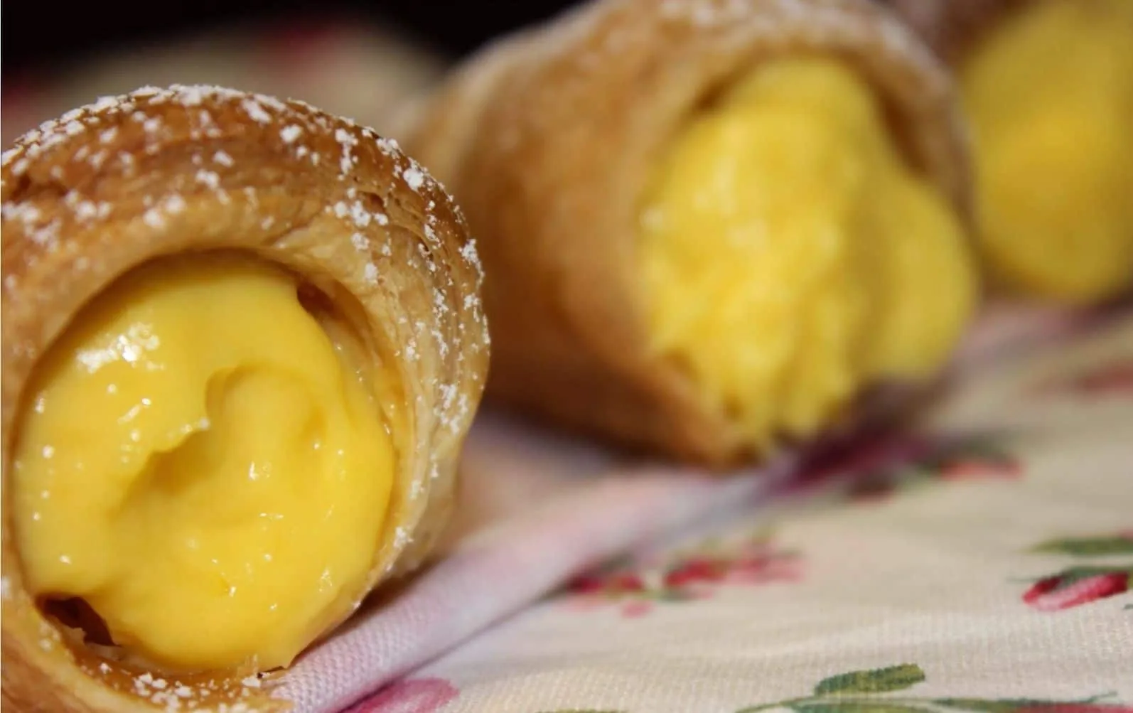 Canutillos rellenos de crema
