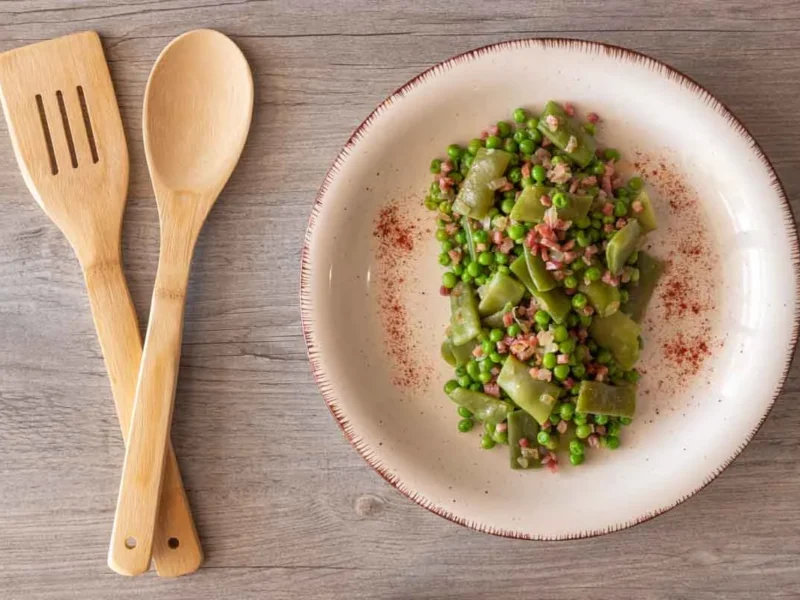 Guisantes con judías verdes y jamón