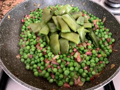Guisantes con judías verdes y jamón