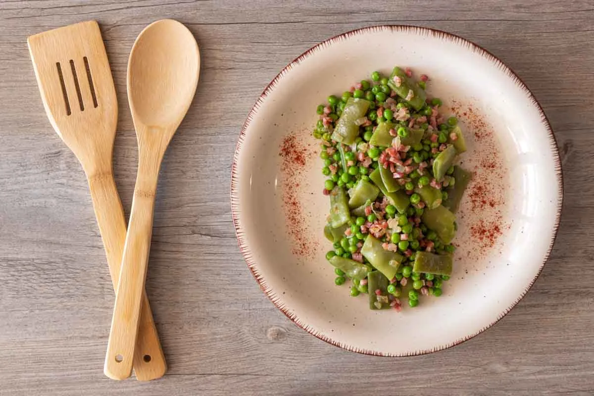 Guisantes con judías verdes y jamón