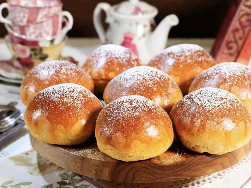 Bollos dulces rellenos de crema de queso