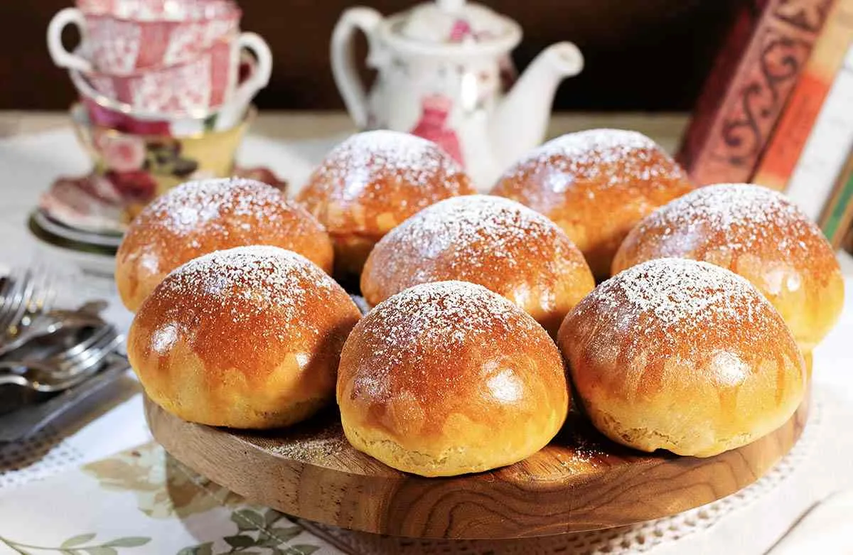 Bollos dulces rellenos de crema de queso