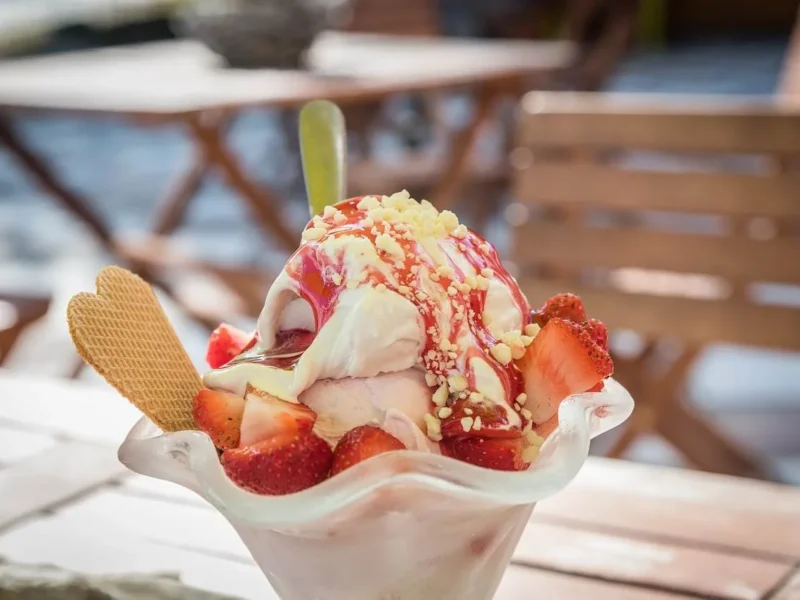 Helado de fresas con crème fraîche