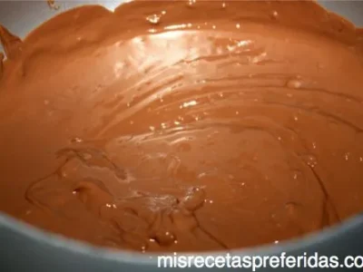 Turrón de chocolate con naranjas y almendras