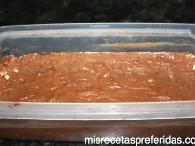 Turrón de chocolate con naranjas y almendras