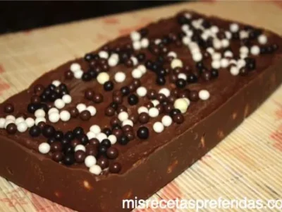 Turrón de chocolate con naranjas y almendras