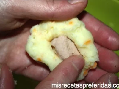 Bolitas de patata rellenas de paté envueltas con crujiente jamón ibérico