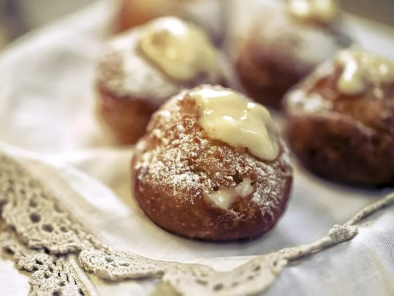 Buñuelos de cuaresma con crema