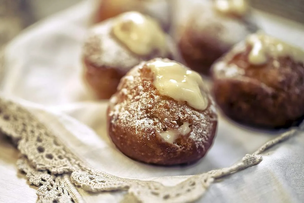 Buñuelos de cuaresma con crema