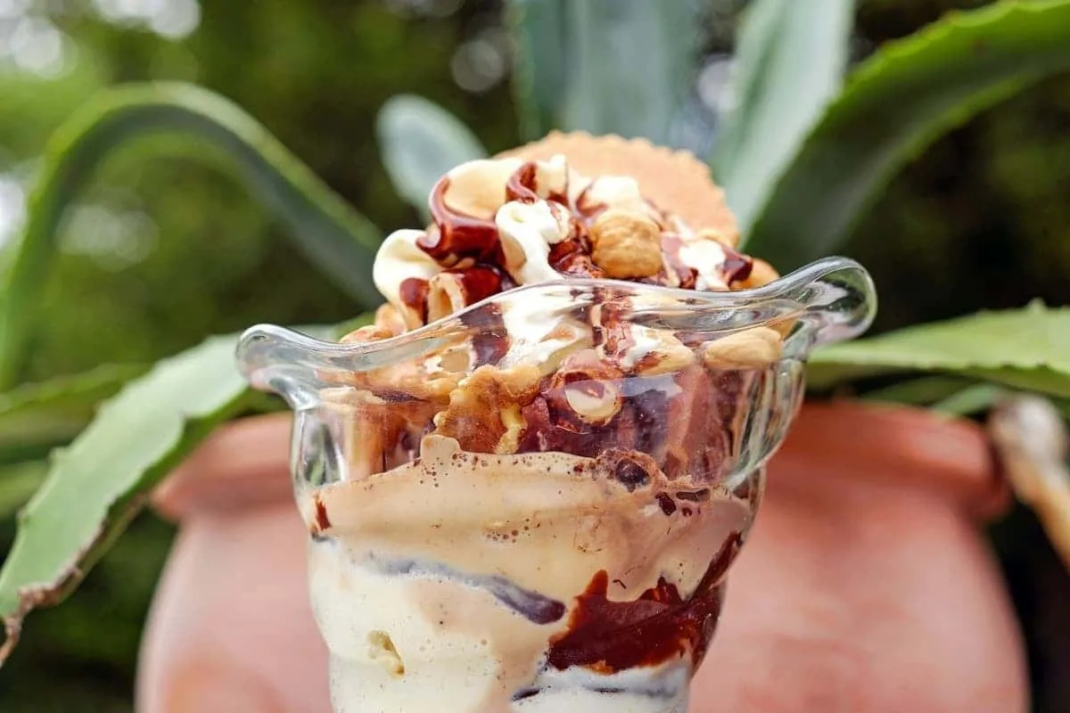 Helado con moscatel y frutos secos