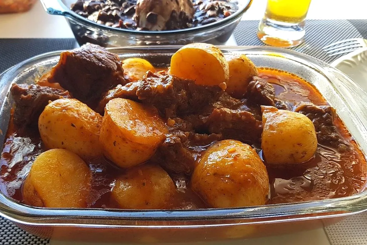 Guiso de pinchos con patatas