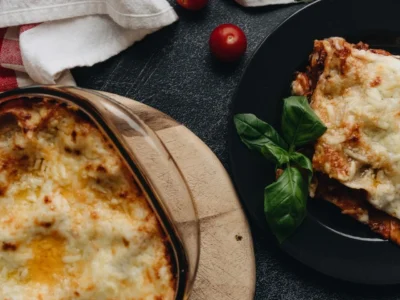 Lasaña nata con tomate y bechamel
