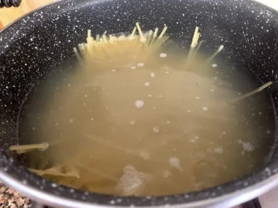 Tallarines a la carbonara con nata