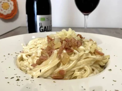 Tallarines a la carbonara con nata
