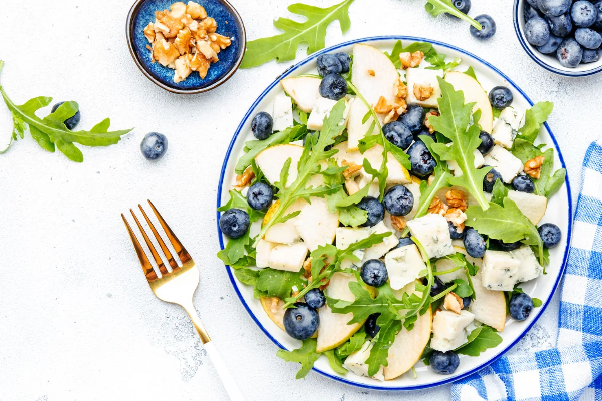 Ensalada de pera y queso azul
