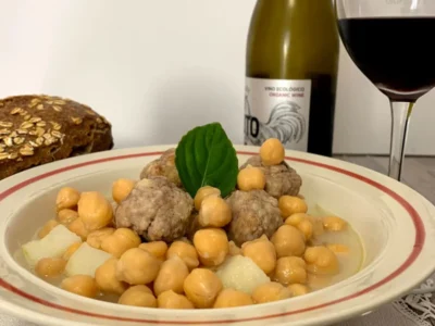 Garbanzos con albóndigas