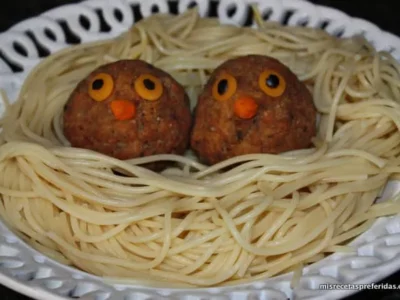 Nido de espaguetis con albondigas