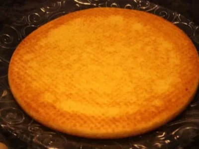 Tarta de colores con cobertura de chocolate blanco