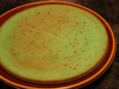 Tarta de colores con cobertura de chocolate blanco
