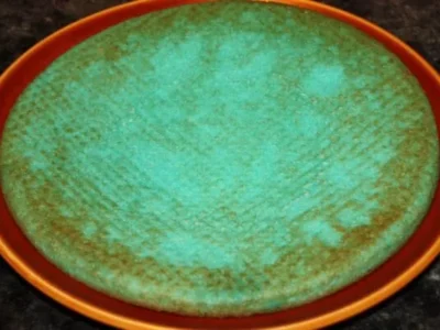 Tarta de colores con cobertura de chocolate blanco