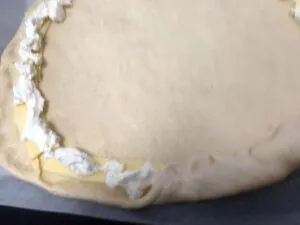 Pizza Pepperoni con los bordes rellenos