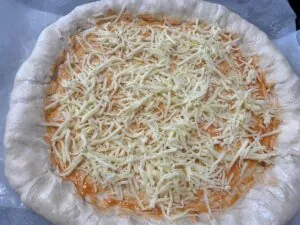 Pizza Pepperoni con los bordes rellenos